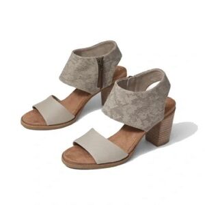 Toms rarely worn cutout sandal snake print twill/canvas excellent condition